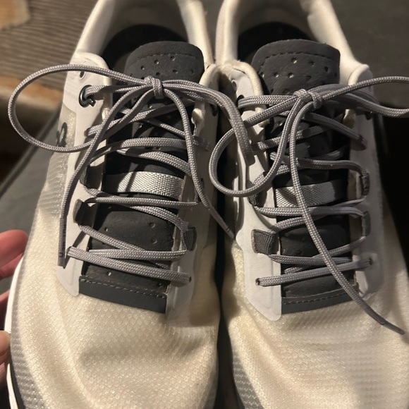 On Running, Cloud helion, 2 small tears you won’t see w pants. - Picture 9 of 11